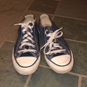Blue low top converse
